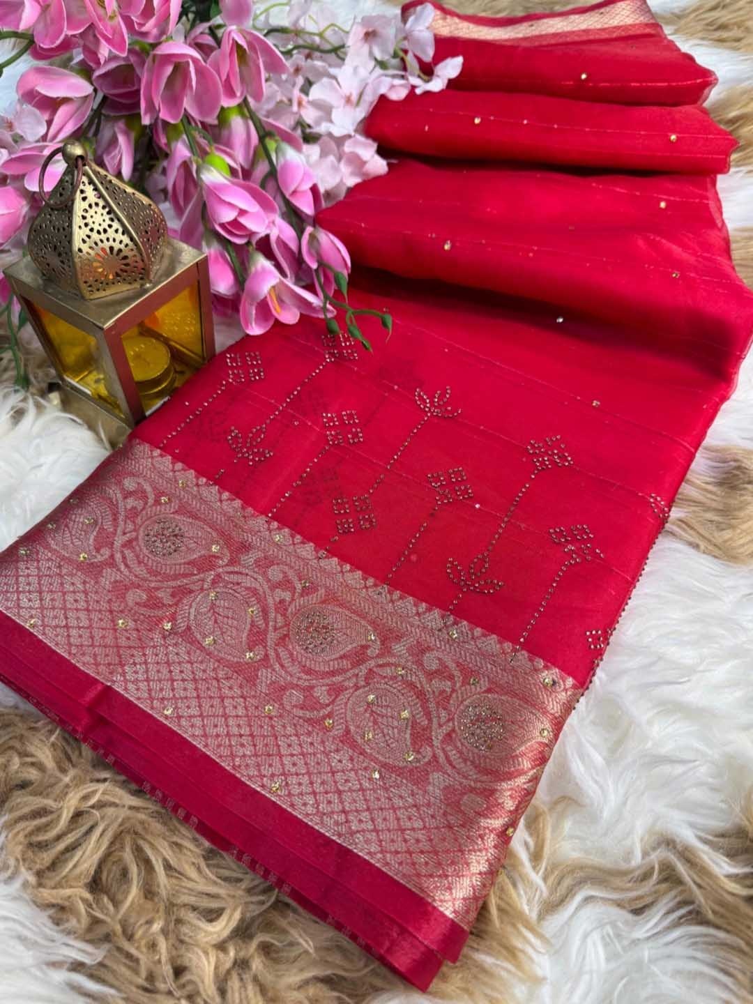 

DIVASTRI Embellished Beads and Stones Organza Banarasi Saree, Red