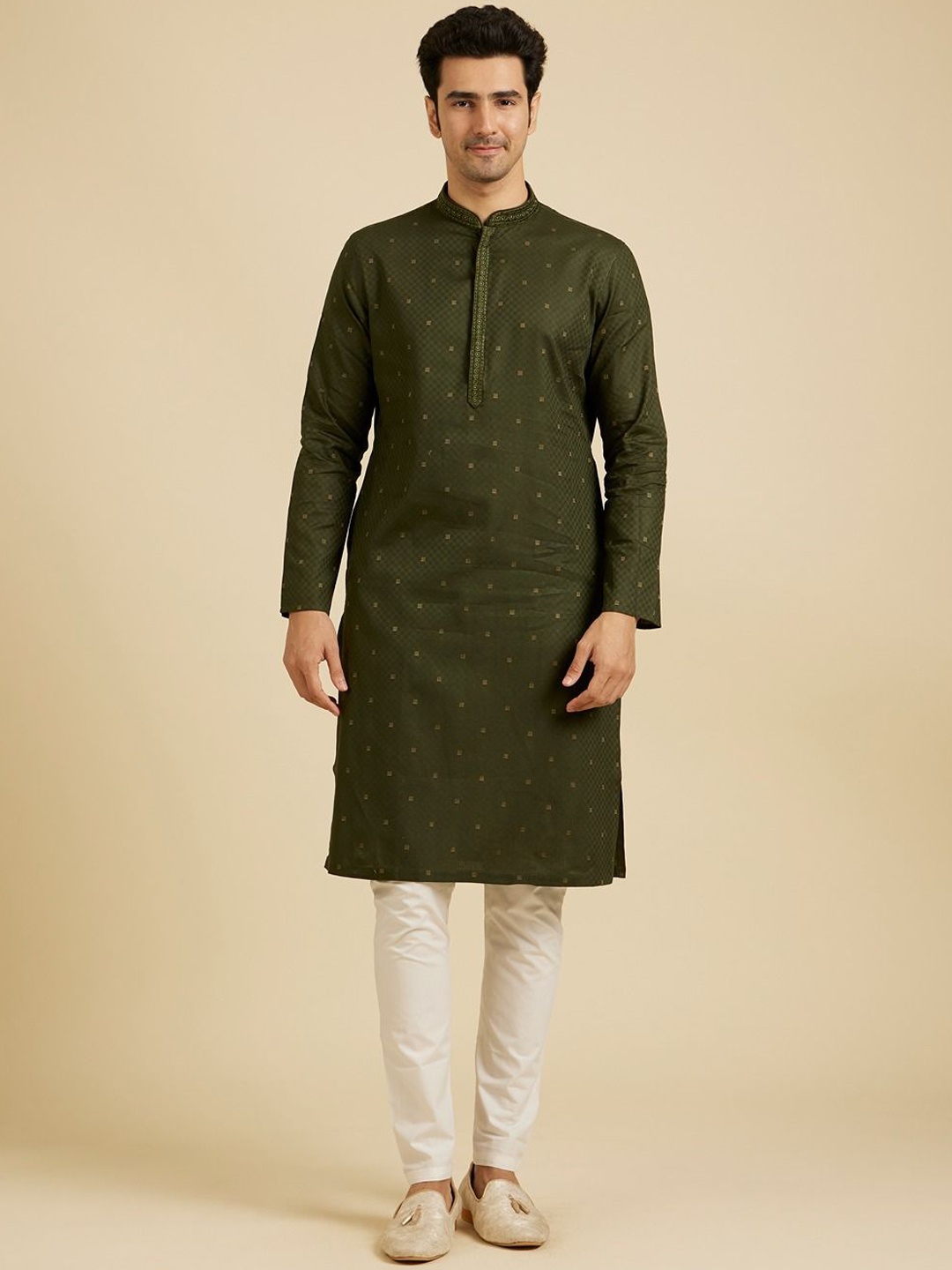 

Manyavar Floral Woven Design Pure Cotton Mandarin Collar Straight Kurta With Pyjamas, Green