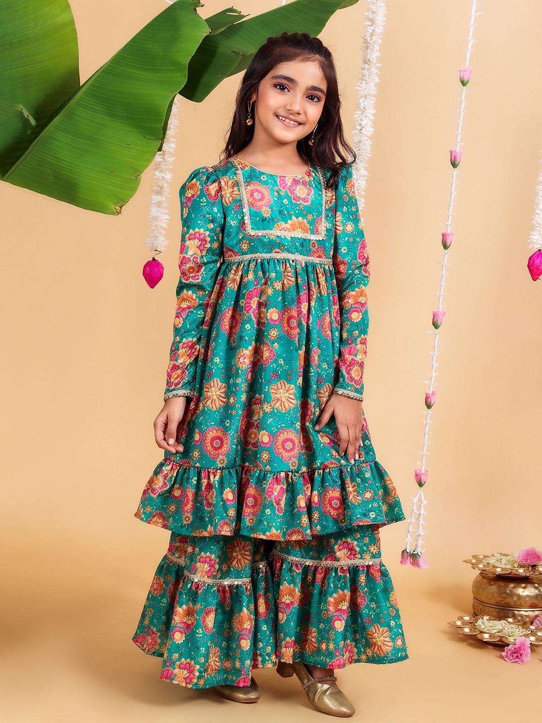 

MASTARANG Girls Floral Printed Round Neck Kurta & Sharara sets, Green