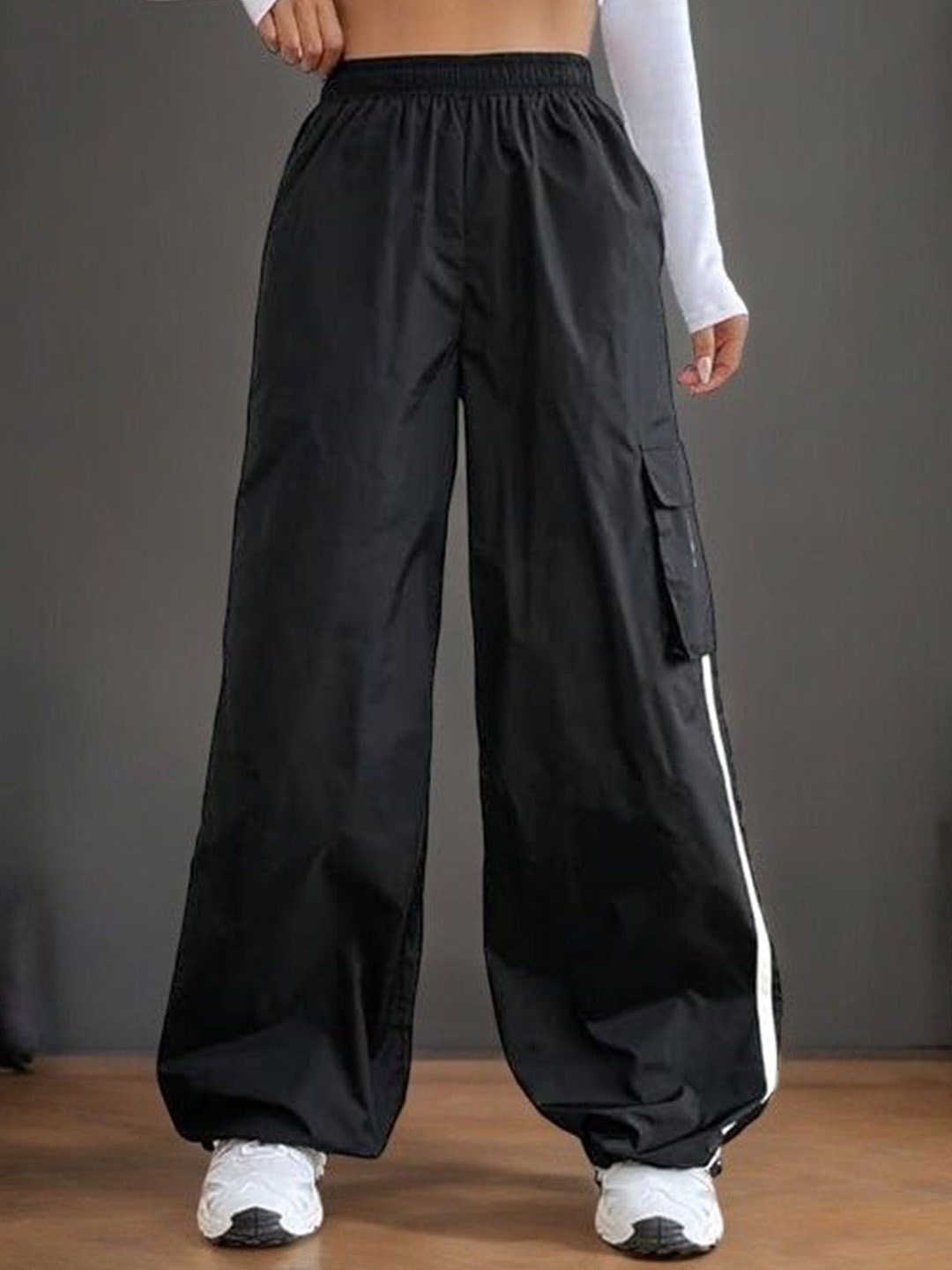 

The Roadster Lifestyle Co Women Loose-Fit Parachute Trousers, Black