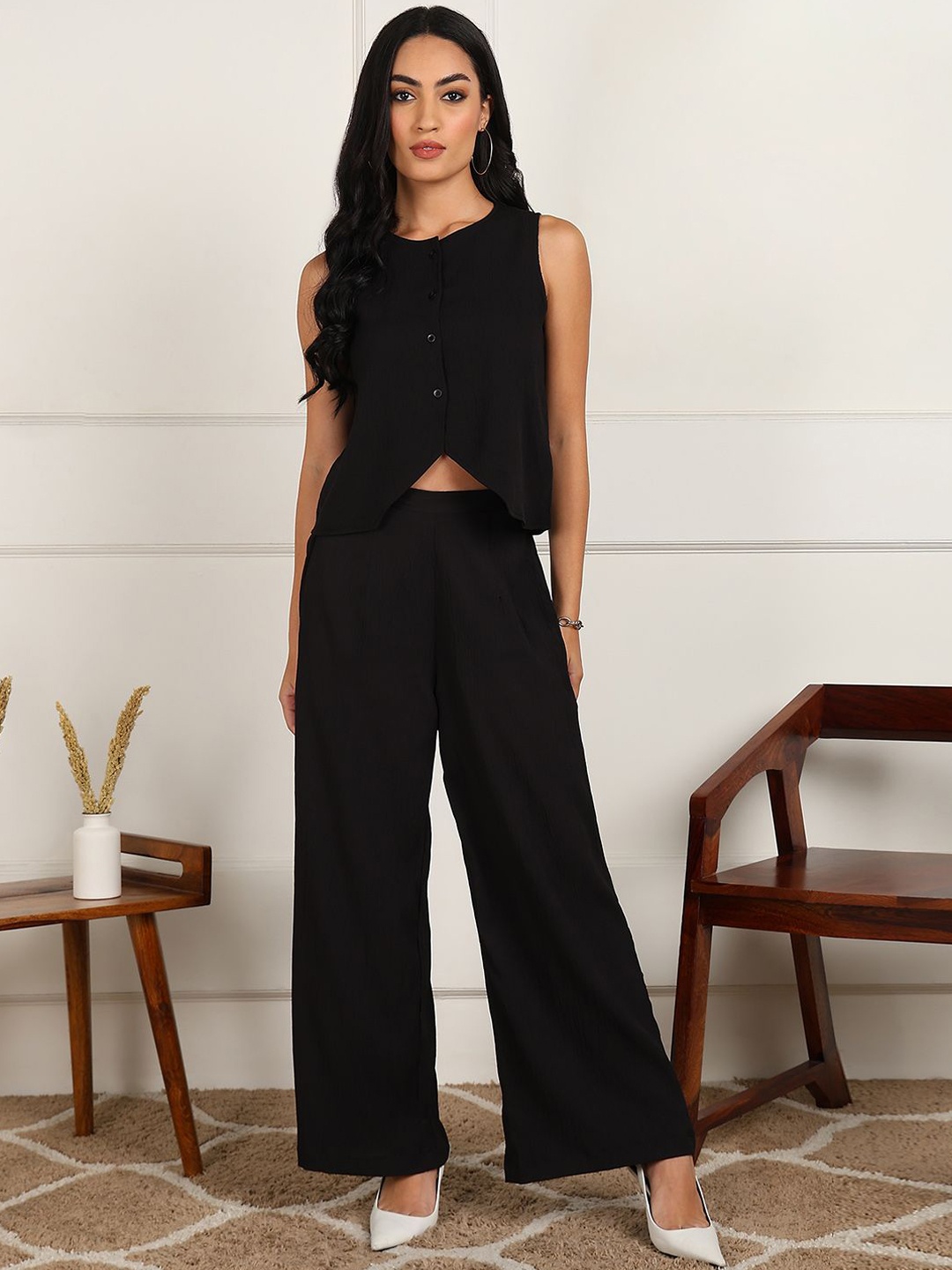 

DressBerry Black Round Neck Sleeveless Waistcoat With Trouser