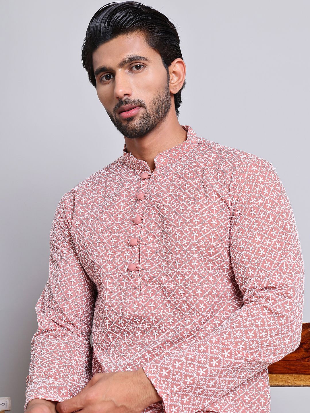 

Jompers Mandarin Collar Floral Embroidered Chikankari Cotton Kurta, Coral