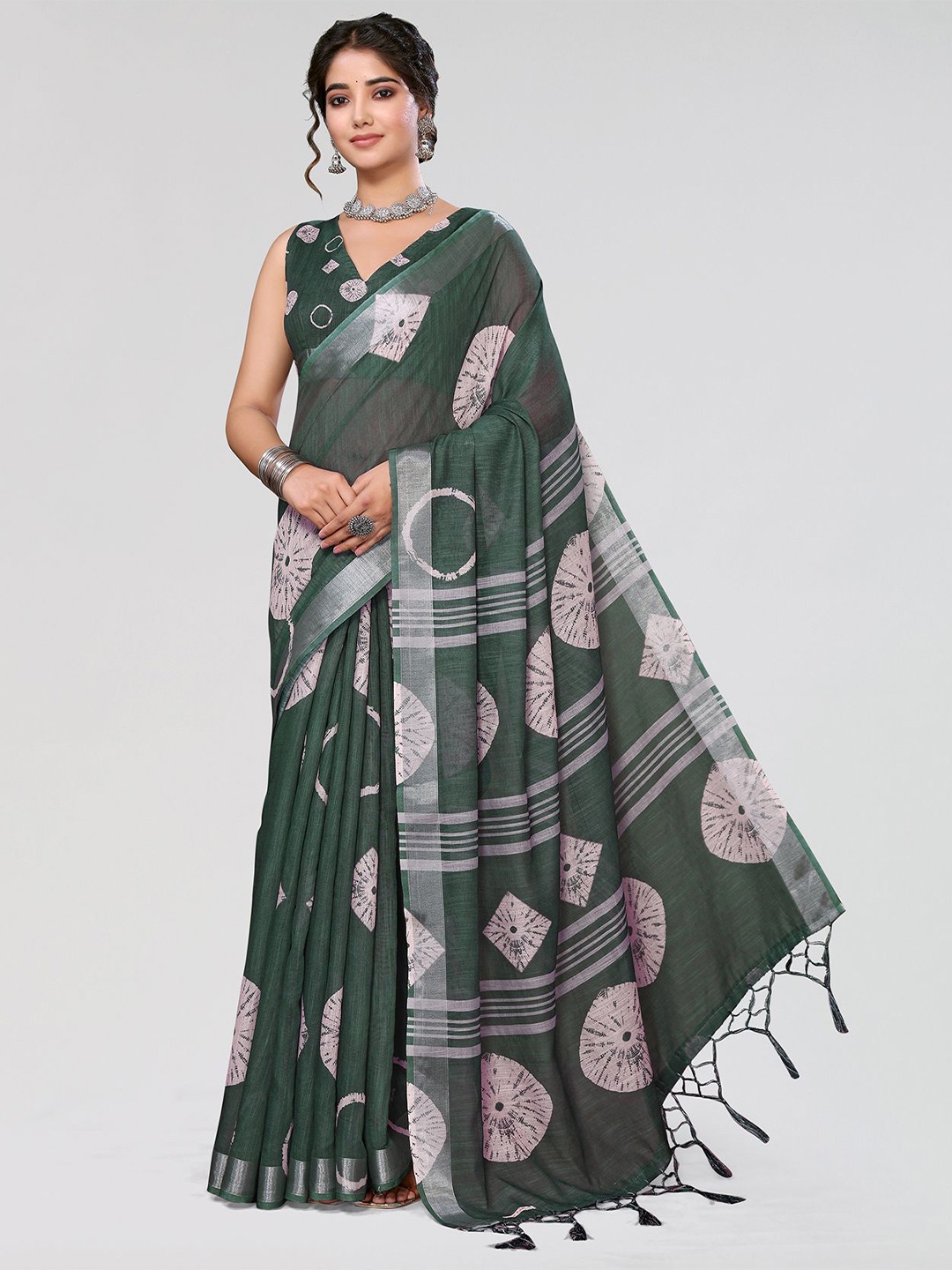 

KALINI Saree With Weaving Border and Tassels, Green