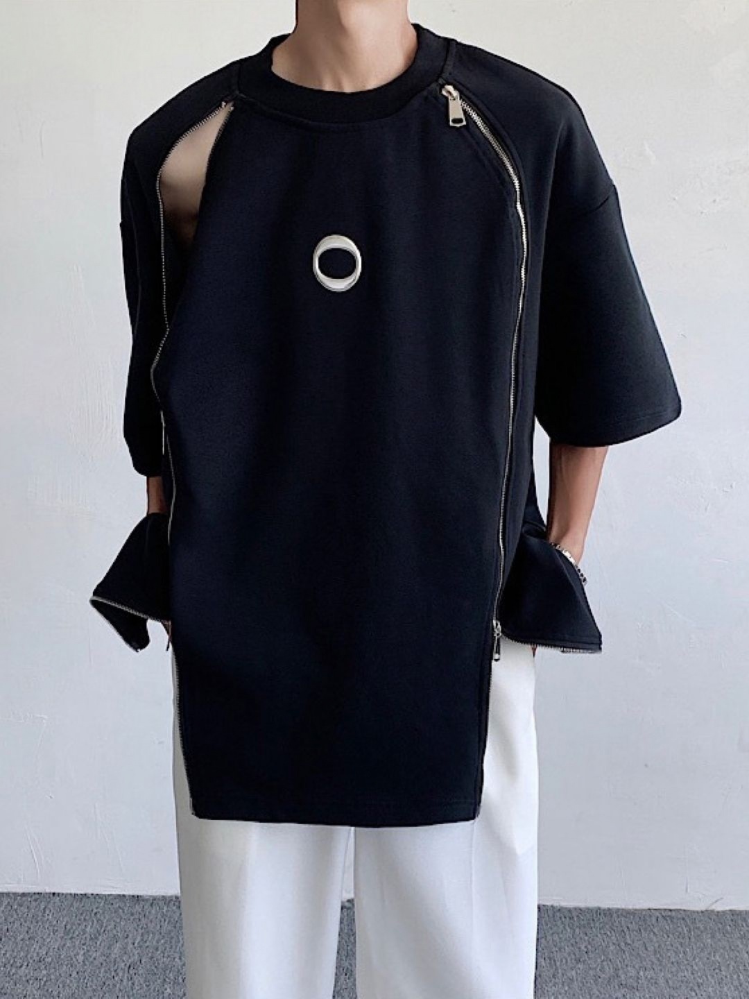 

HERE&NOW Men Solid Round Neck Oversized T-shirt, Black