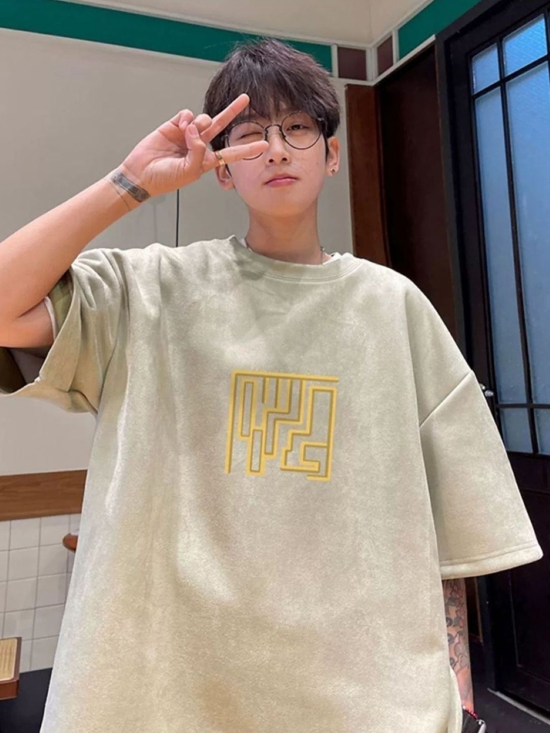 

HERE&NOW Men Graphic Printed Round Neck Oversized T-shirt, Olive