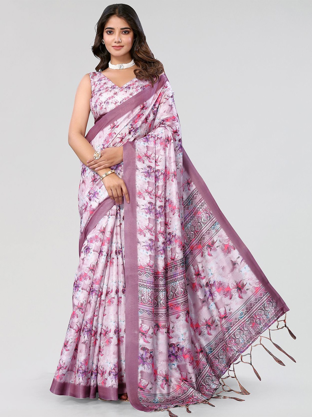 

KALINI Floral Printed Saree With Blouse Piece, Purple