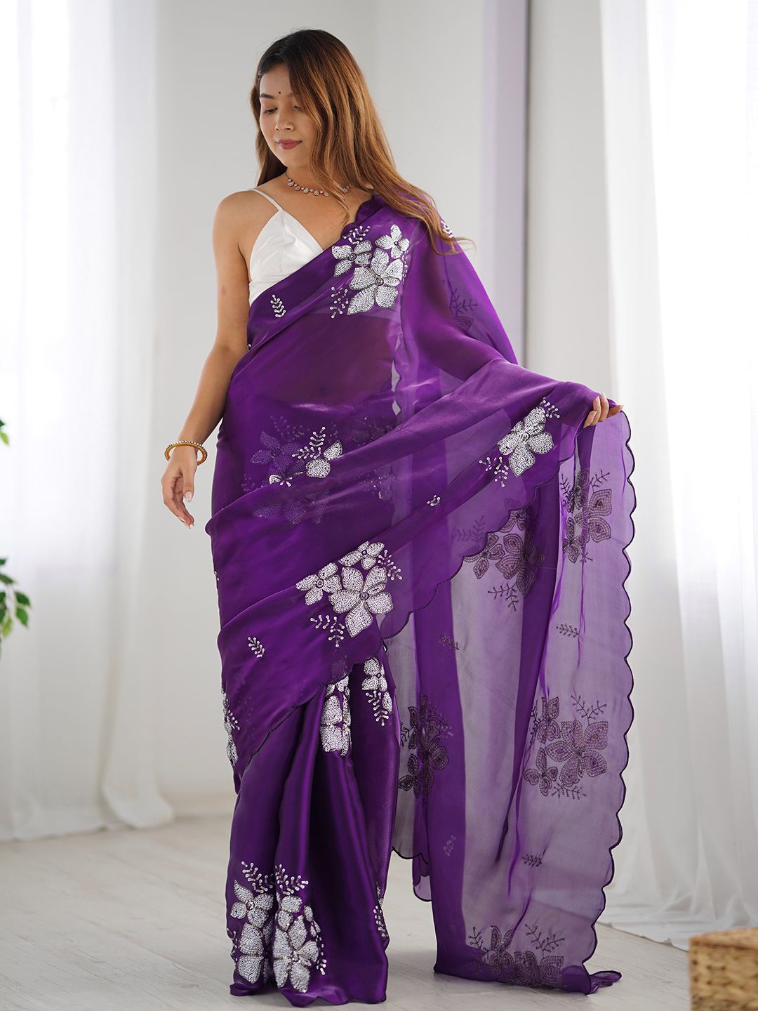 

Panzora Floral Embroidered Sequinned Saree, Purple