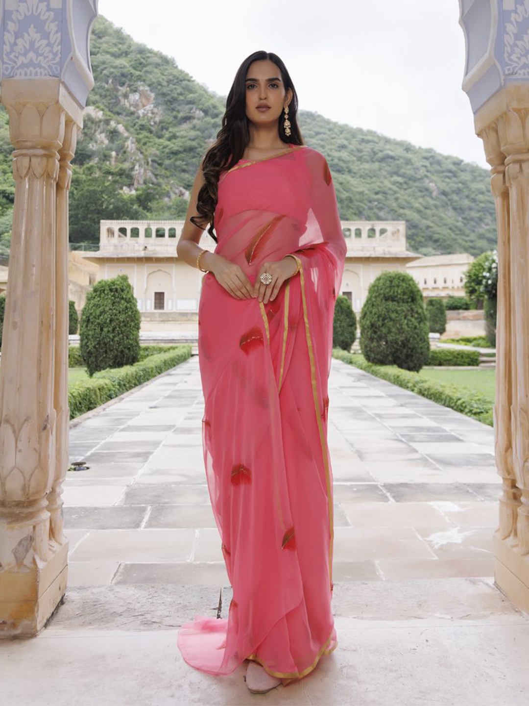 

Geroo Luxe Hand Painted Floral Zari Saree, Pink