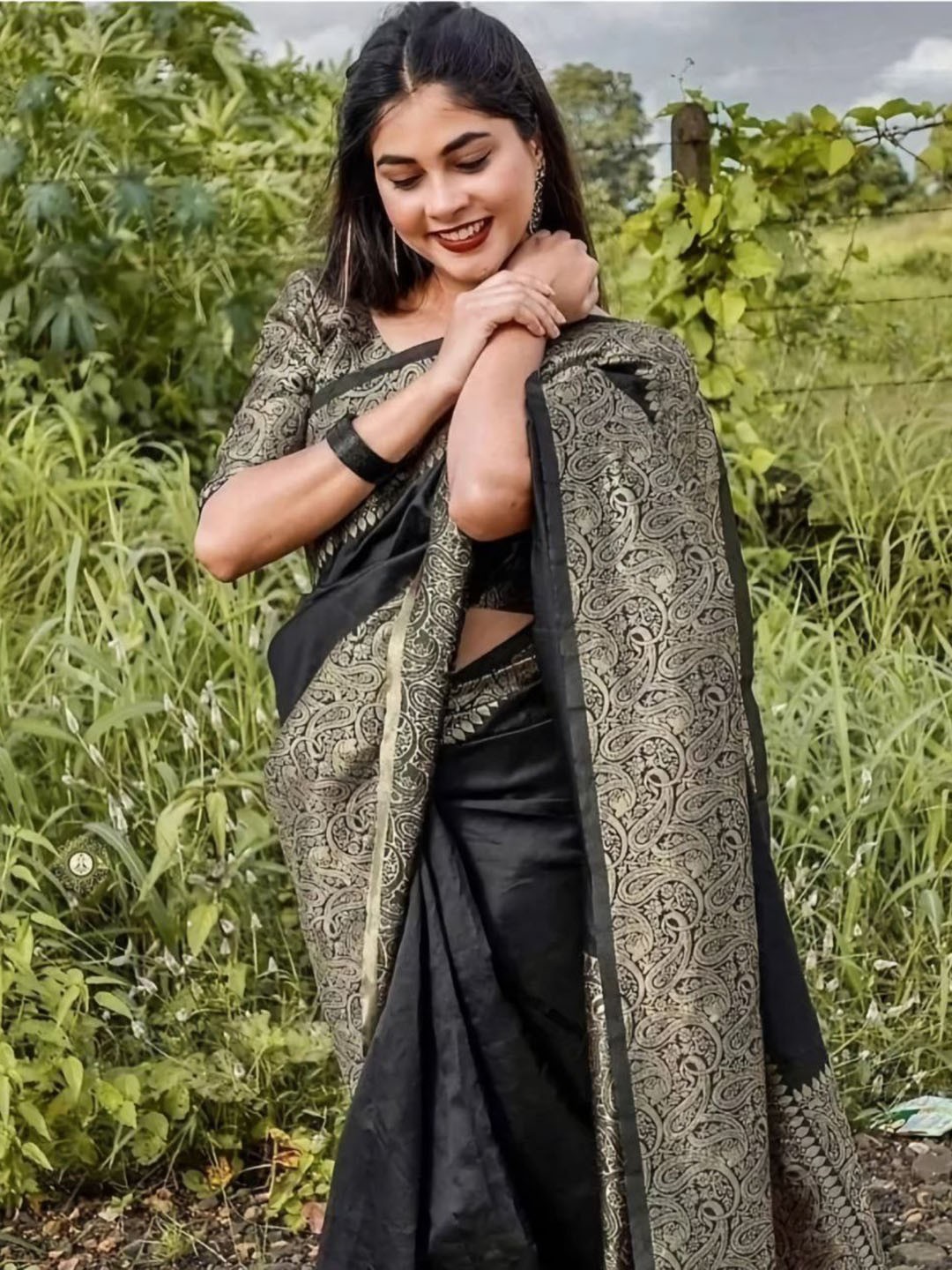 

Wuxi Zari Pure Silk Banarasi Saree, Black