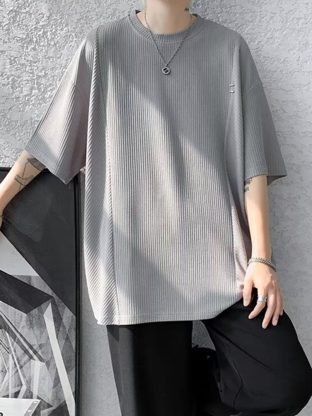 

HERE&NOW Men Self Design Round Neck Oversized T-shirt, Grey