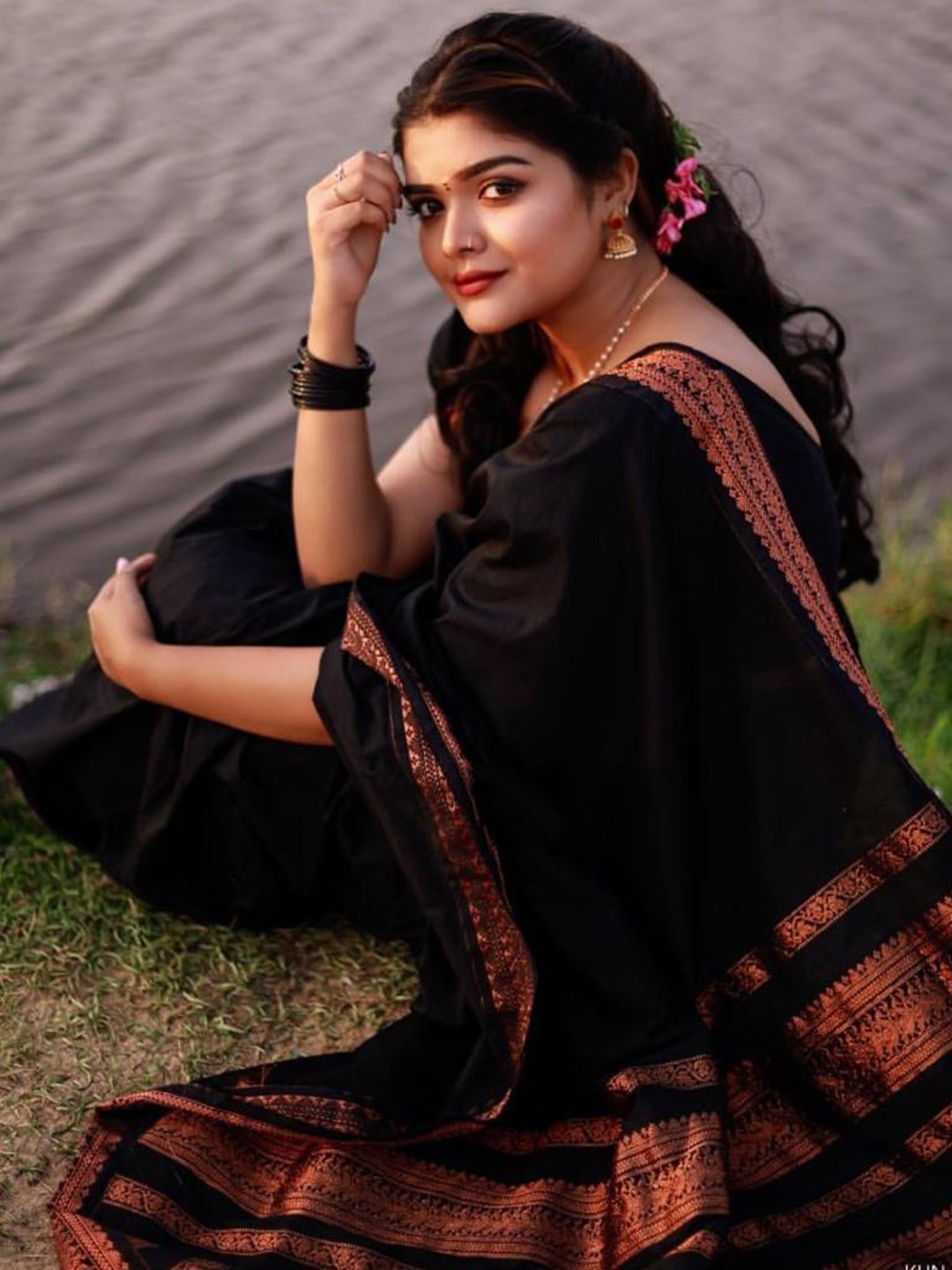 

Visit Wear Pure Silk Banarasi Saree With Blouse Piece, Black