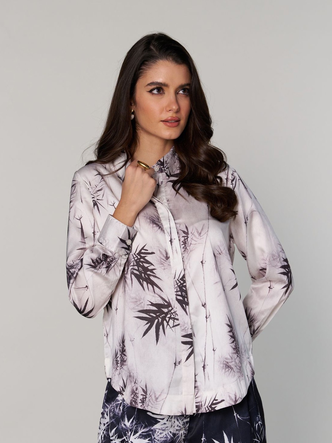 

Style Island Women Floral Printed Cuffed Sleeves Shirt Collar Top, White
