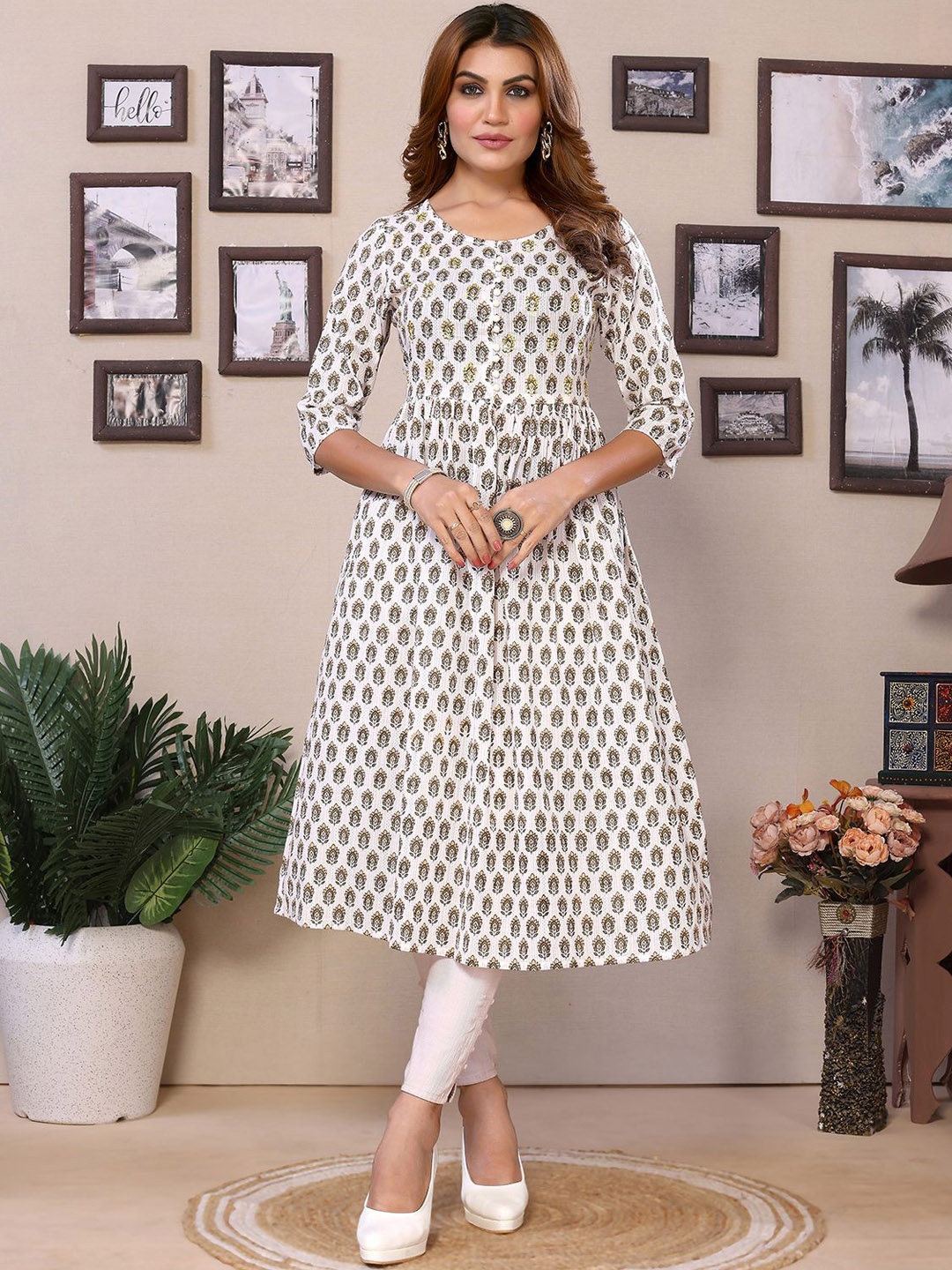 

Rangita Round Neck Floral Printed Cotton Anarkali Kurta, Off white