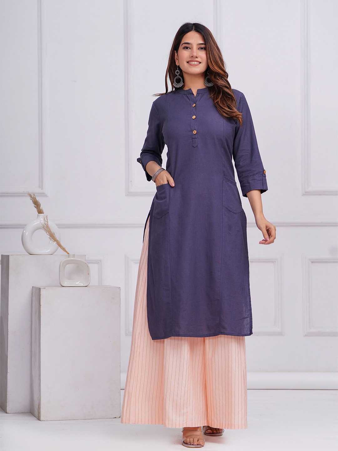 

Meeranshi Women Kurta, Grey