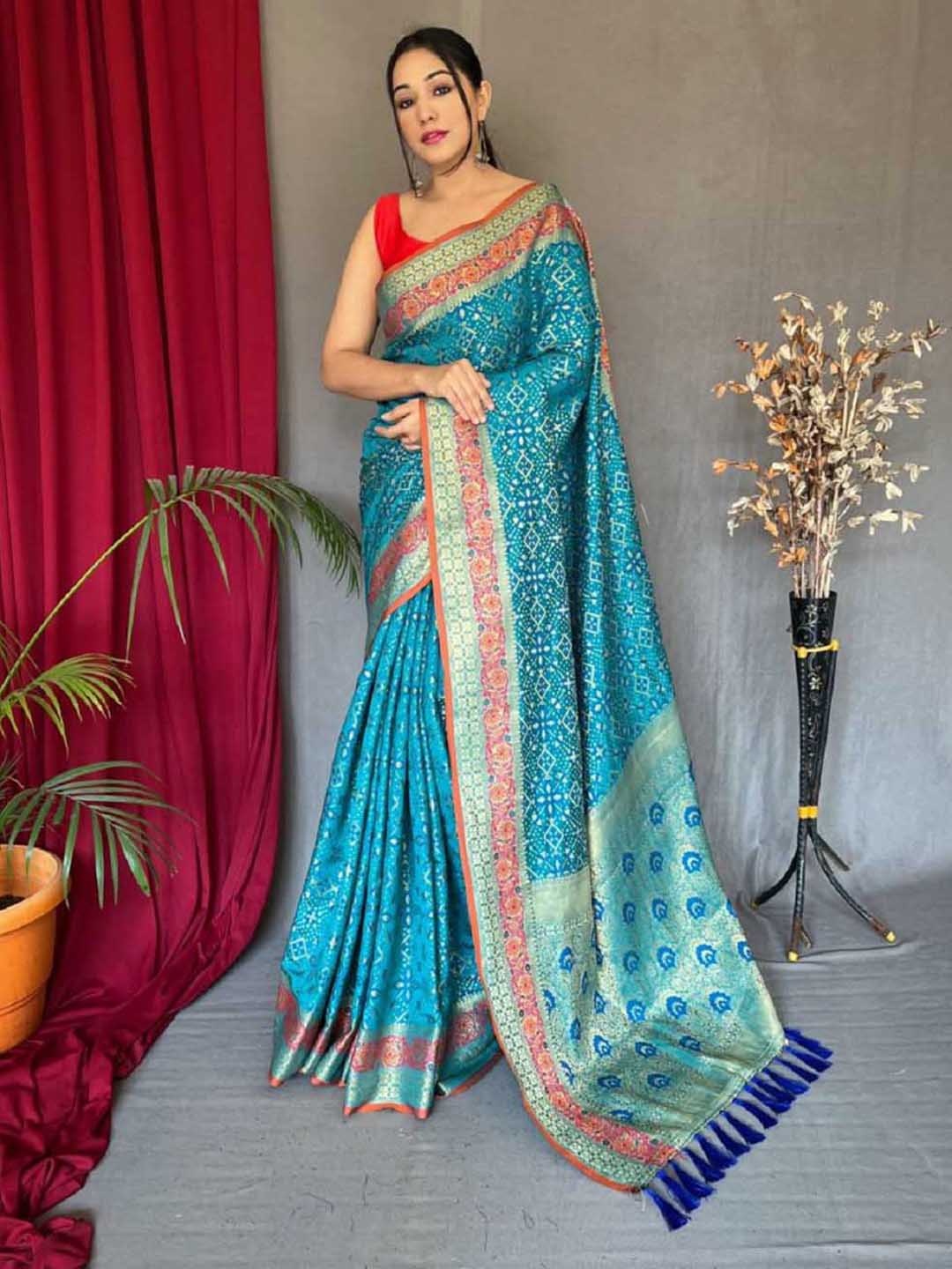 

LEOSAGI Woven Design Zari Pure Silk Patola Saree, Blue