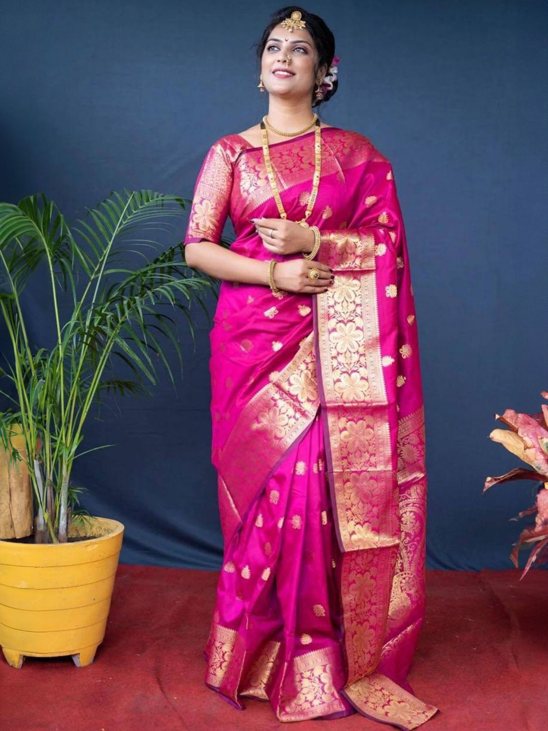 

Anouk Woven Design Zari Banarasi Saree, Pink