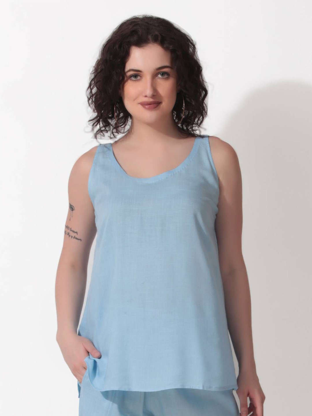 

Seryeon Women Round Neck Sleeveless Top, Blue