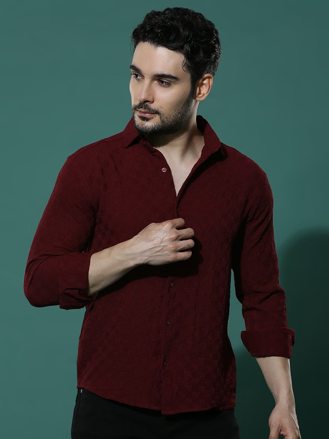 

HERE&NOW Men Spread Collar Solid Polycotton Casual Shirt, Red