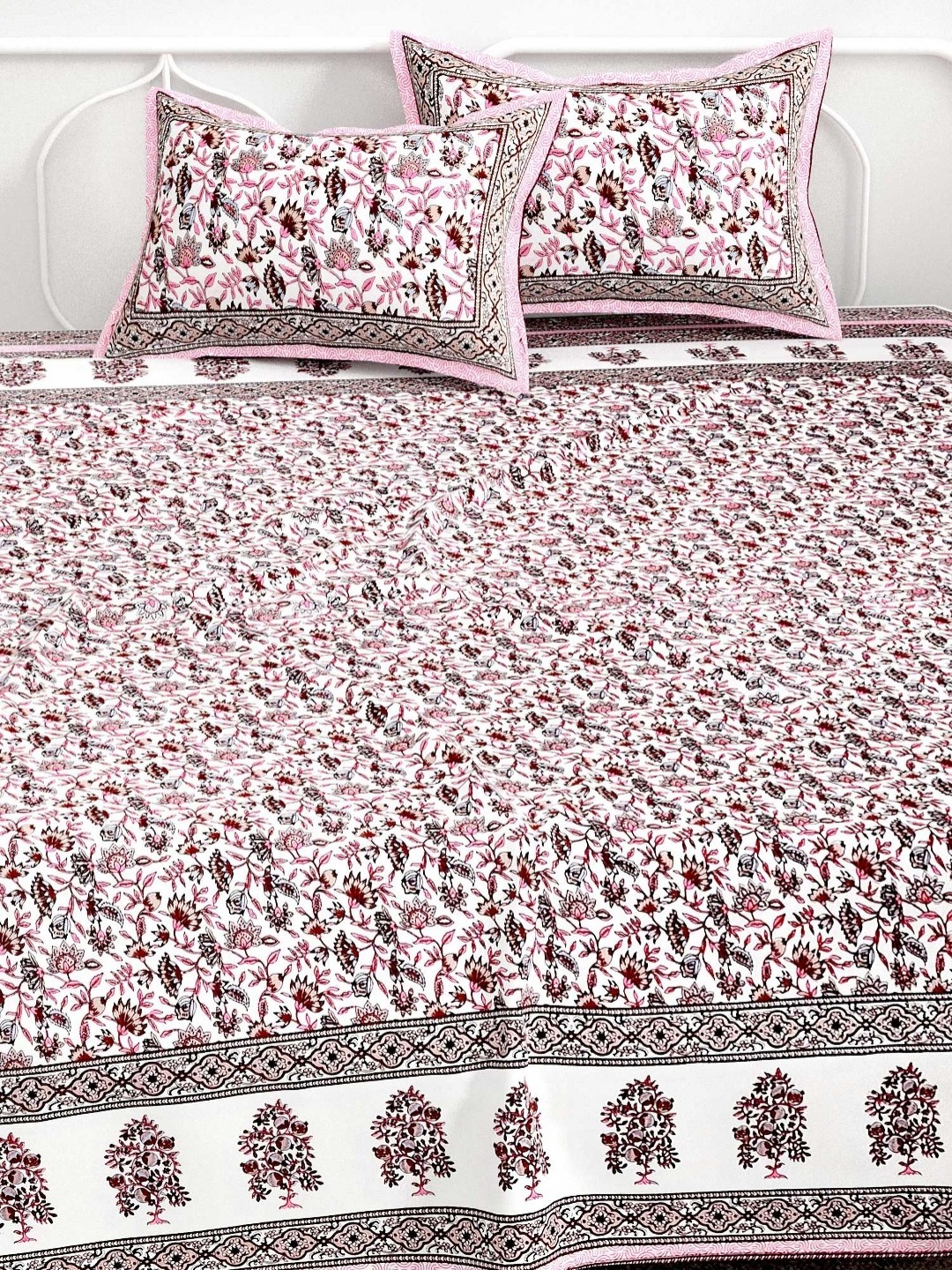 

Adwitiya Pink & Maroon Floral 300 TC Pure Cotton Queen Bedsheet Set 2.74 m x 2.74 m