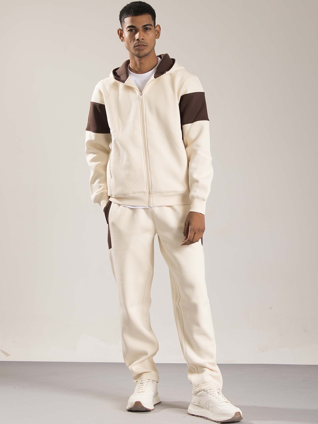 

ONEWAY Men Color Blocked Classic Fit Track Suit, Cream