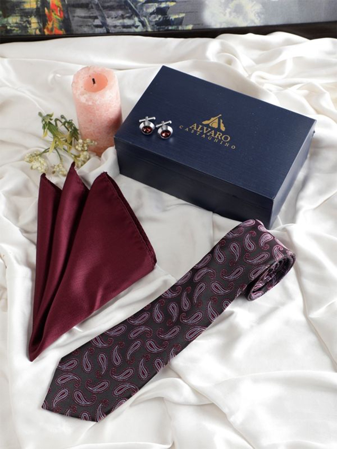 

Alvaro Castagnino Men Accessory Gift Set of Tie, Cufflinks, Pocket Square, Silver
