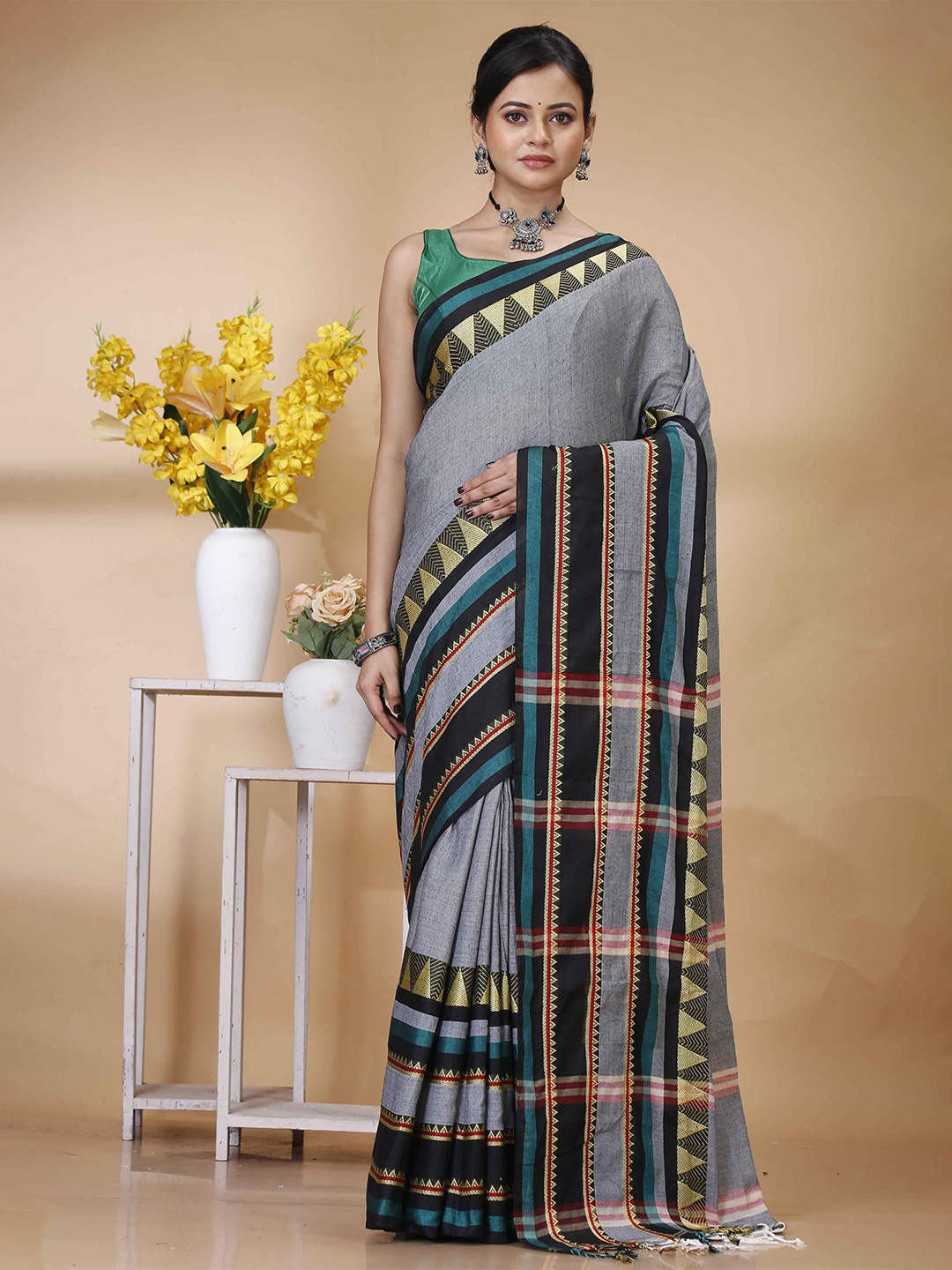 

Ruuprekha Woven Design Pure Cotton Fusion Khadi Saree, Grey