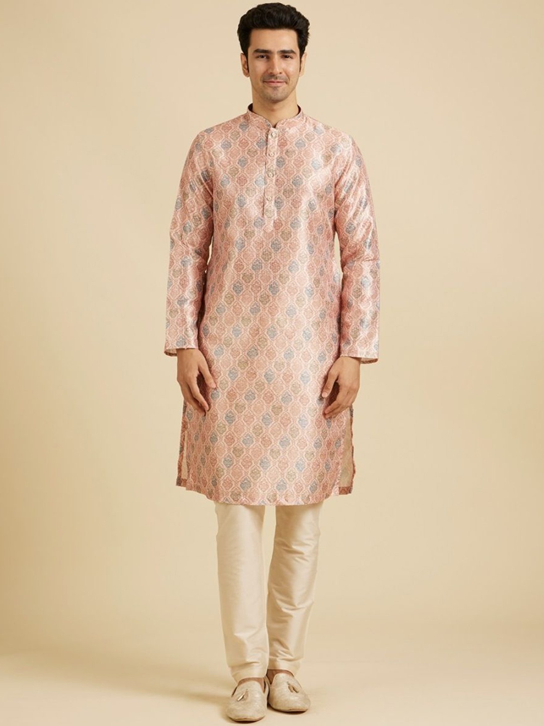 

Manyavar Floral Printed Mandarin Collar Straight Kurta With Pyjamas, Peach