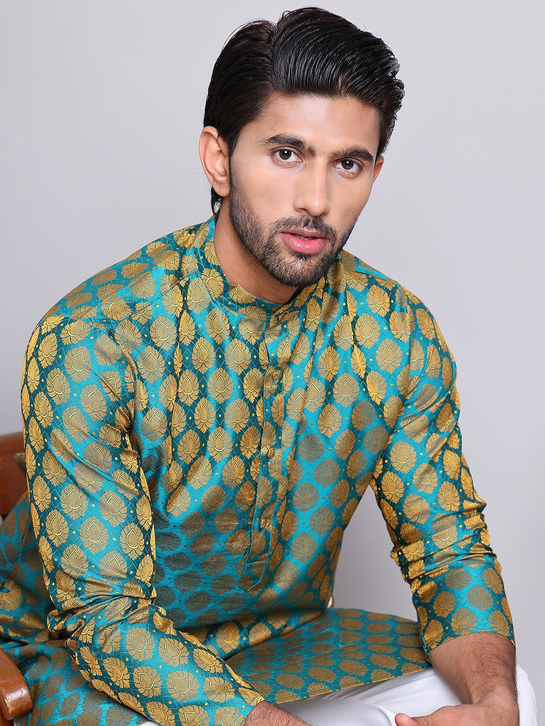 

Jompers Ethnic Motifs Woven Design Band Collar Straight Kurta With Trousers, Green