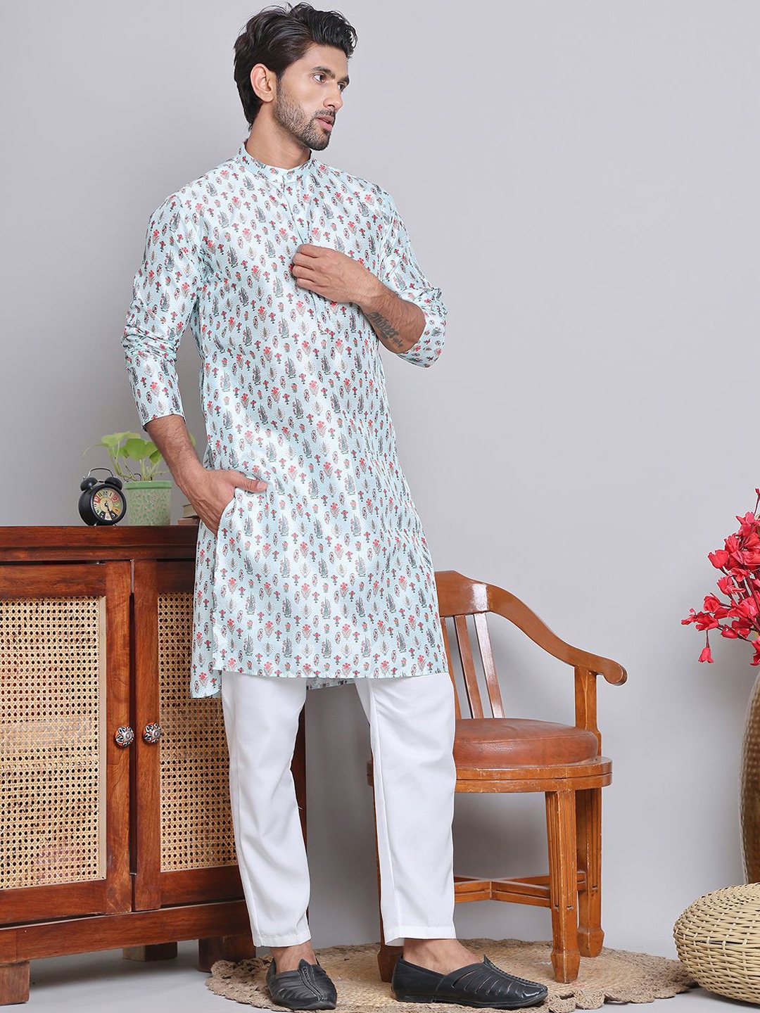 

Jompers Floral Printed Mandarin Collar Silk Cotton Straight Kurta with Pyjamas, Turquoise blue