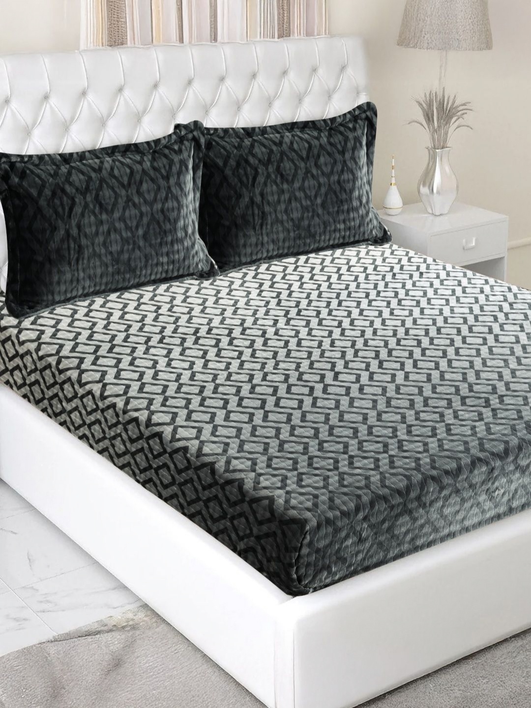 

GAPU & BALY Grey & White Geometric 300 TC Wool Queen Bedsheet Set 1.83 m x 1.98 m