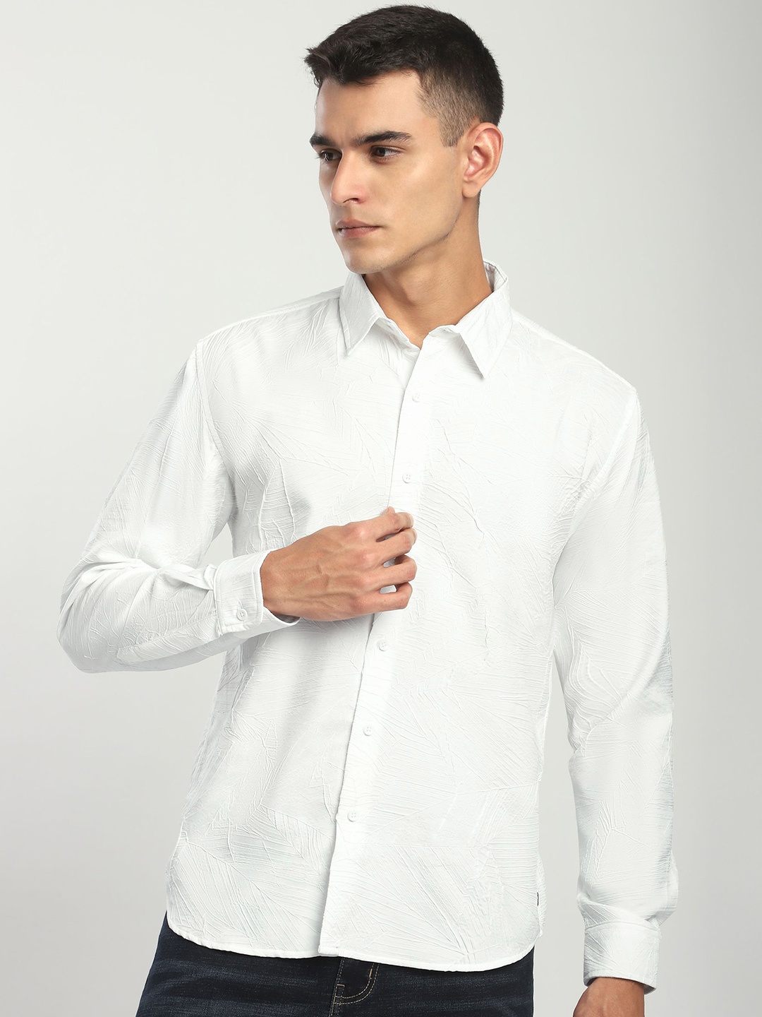 

Beyoung Men Spread Collar Textured Cotton Casual Shirt, White