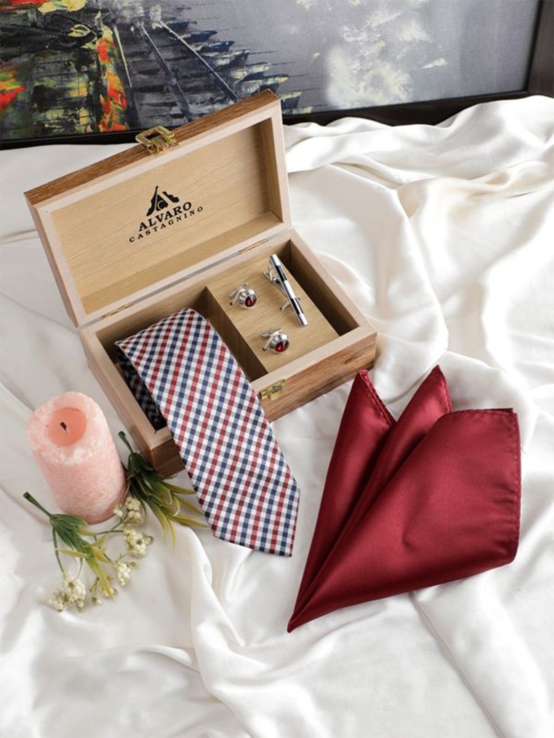 

Alvaro Castagnino Men Accessory Gift Set of Tie, Cufflinks, Pocket Square, Red