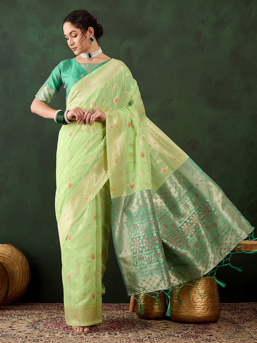 

Mitera Ethnic Motifs Woven Design Zari Saree, Green