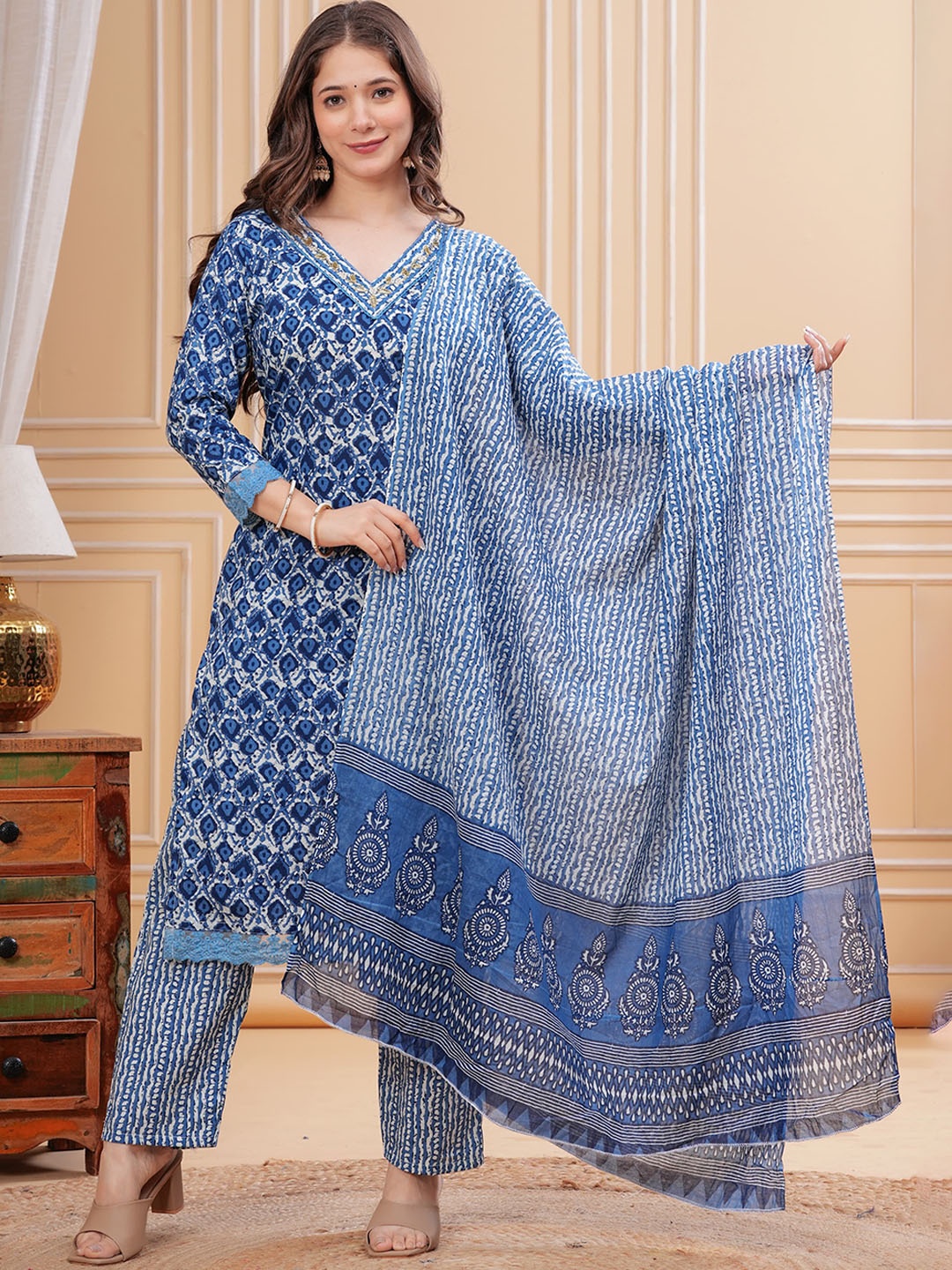 

MILAAV Floral Printed V-Neck Pure Cotton Straight Kurta With Trousers & Dupatta, Blue