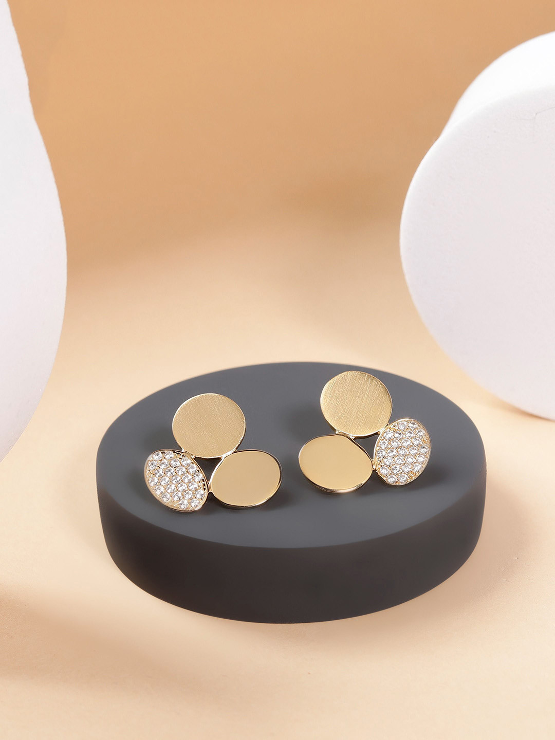 

DIAVO 925 Sterling Silver Gold-Plated Cubic Zirconia Studded Contemporary Studs