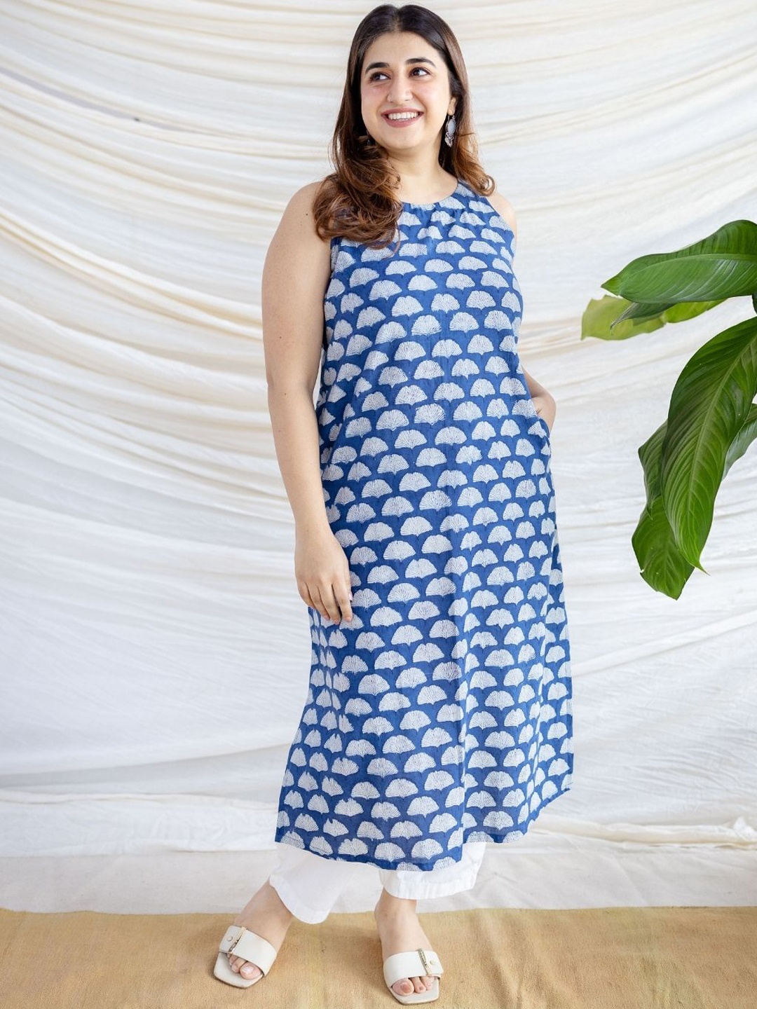 

THE INDIAN ETHNIC CO Geometric Printed Block Print Cotton Straight Kurta, Blue