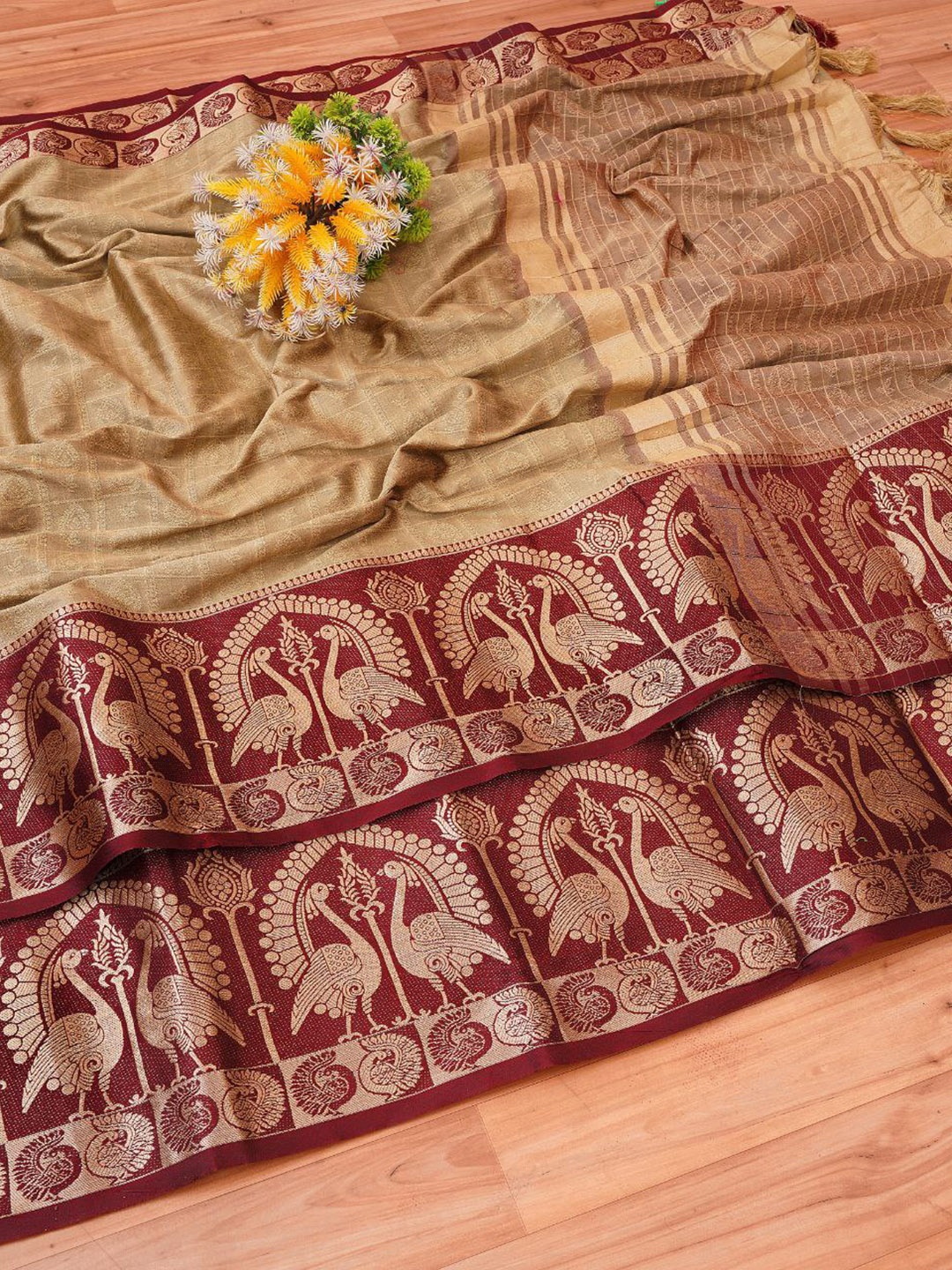 

Wuxi Woven Design Zari Pure Silk Banarasi Saree, Cream