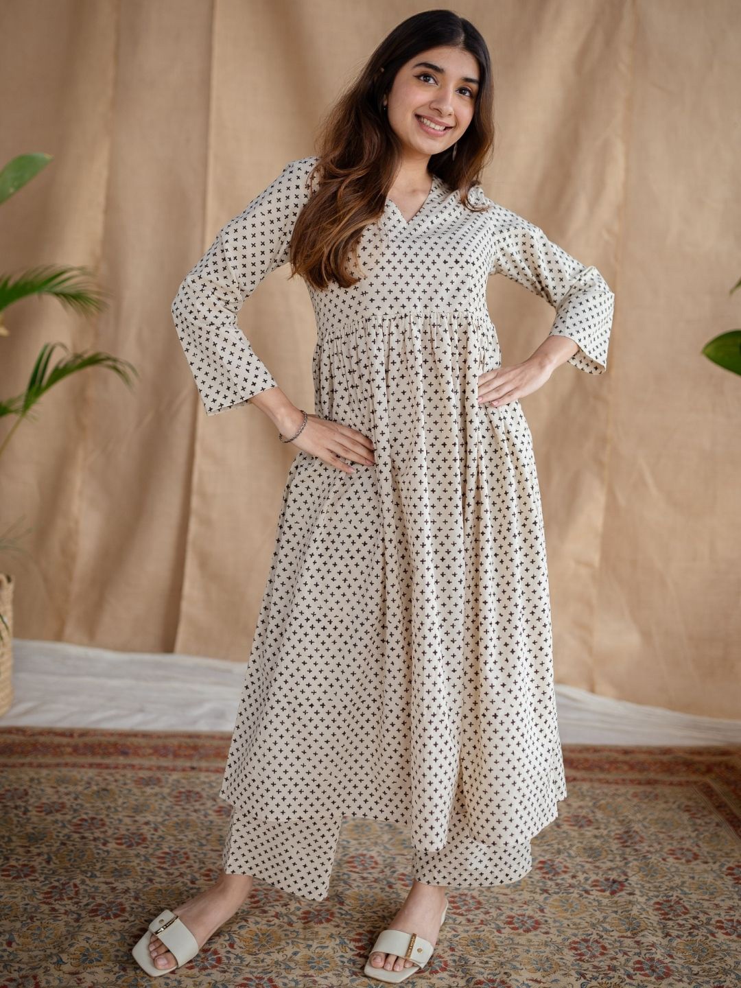 

THE INDIAN ETHNIC CO Ethnic Motifs Printed Block Print Cotton A-Line Kurta, Beige