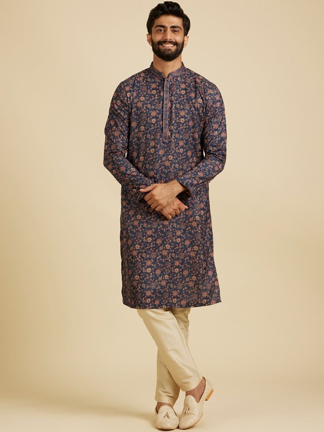 

Manyavar Mandarin Collar Floral Printed Straight Kurta with Pyjama, Blue