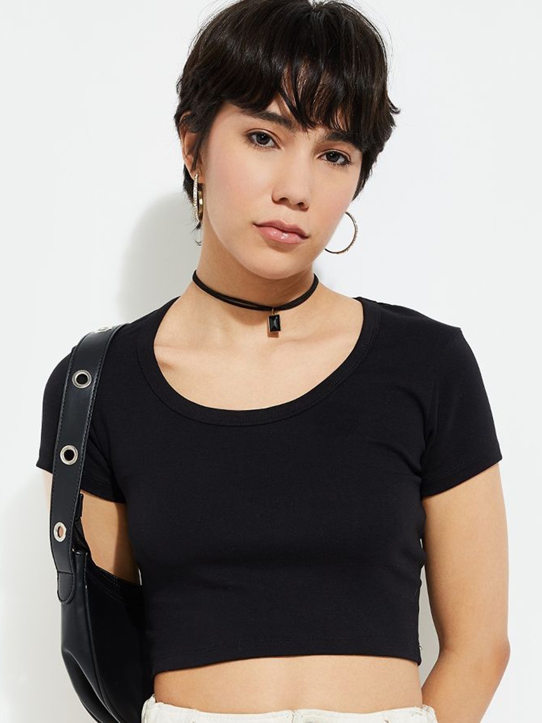 

MAX URB_N Women Solid Crop T-shirt, Black