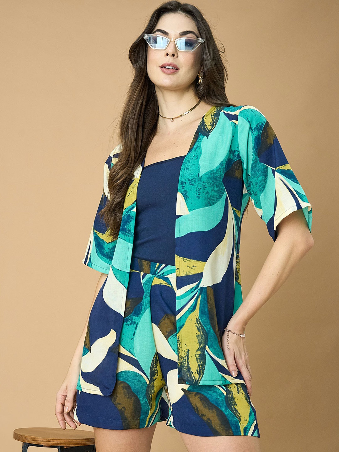 

DressBerry Green Floral Printed Long Sleeves Linen Shrug With Shorts