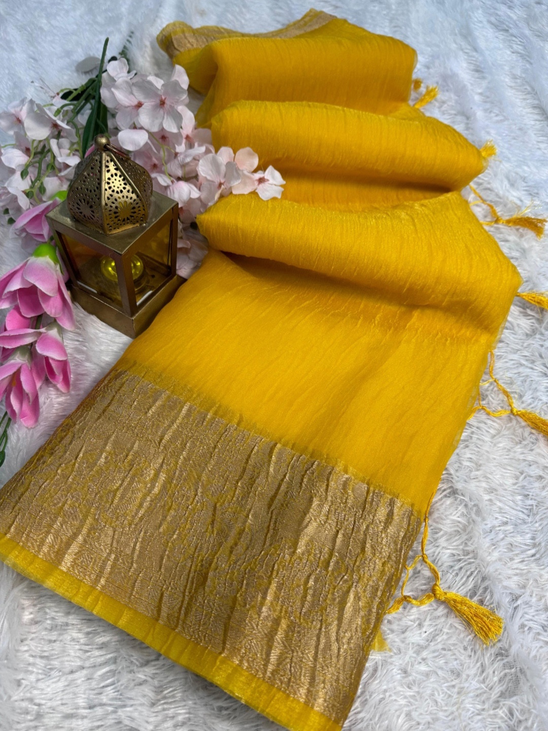 

DIVASTRI Zari Tissue Saree, Yellow