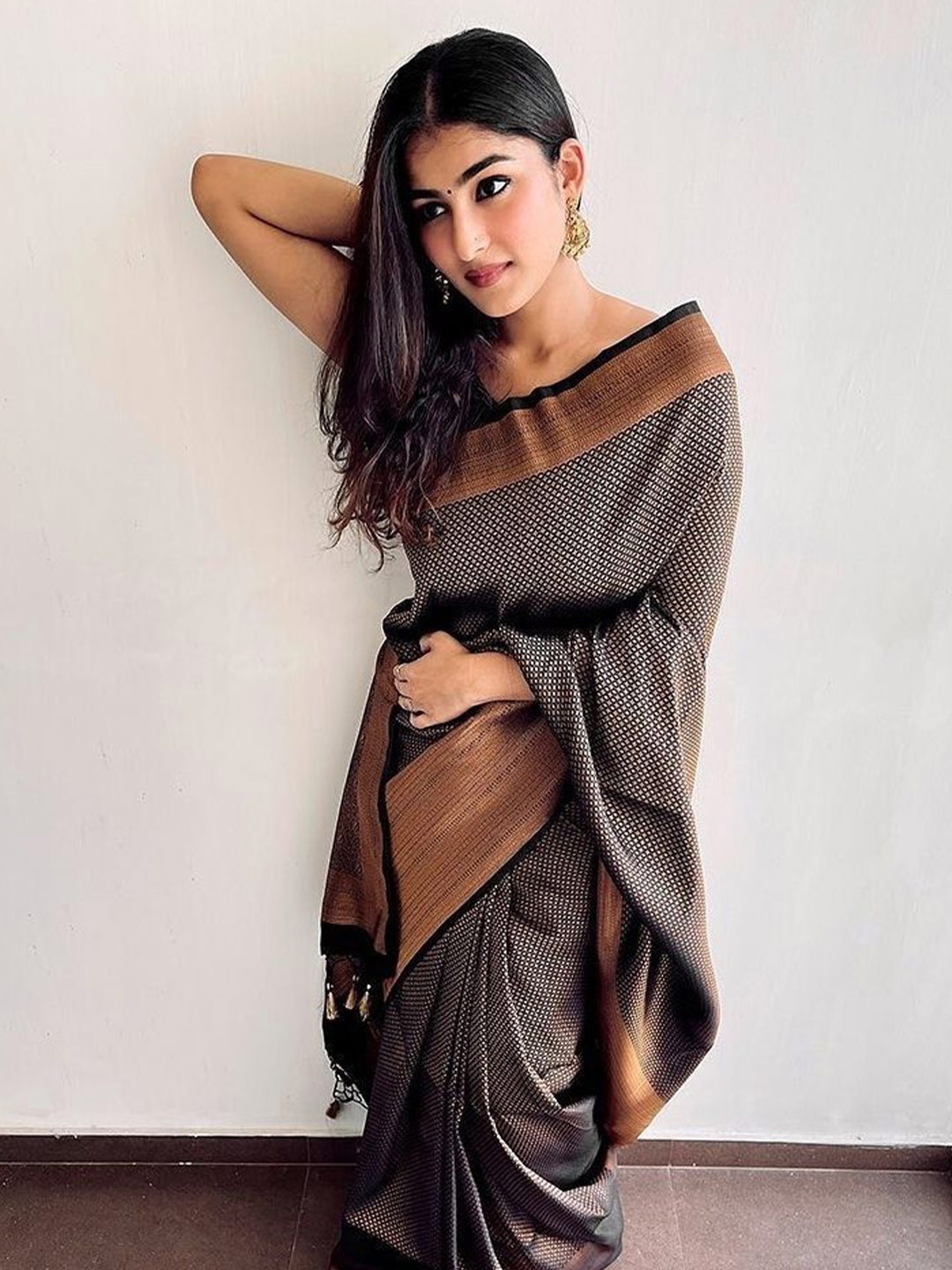 

Wuxi Woven Design Zari Pure Silk Banarasi Saree, Black
