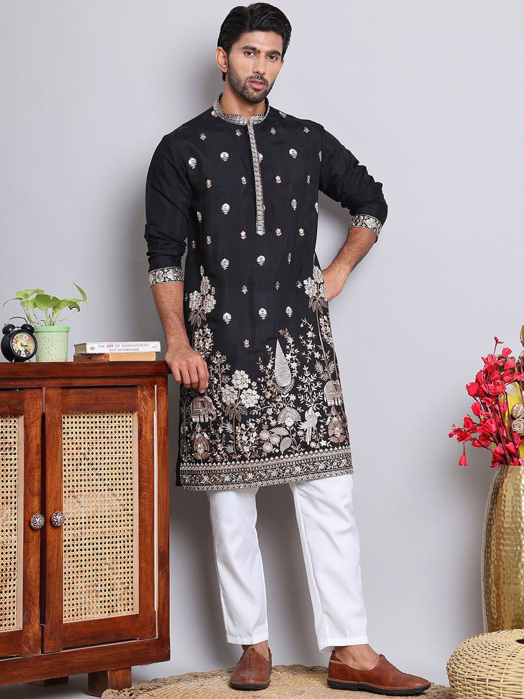 

Jompers Floral Embroidered Sequinned Mandarin Collar Silk Cotton Straight Kurta & Pyjamas, Black