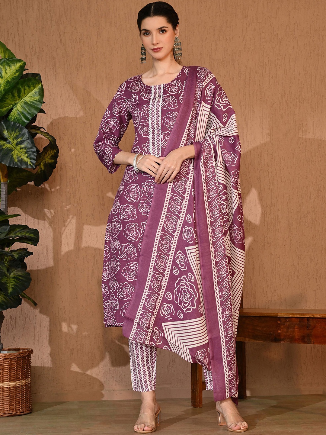 

RAJPUTANA CAMISA Floral Printed Kurta with Trouser & Dupatta, Purple