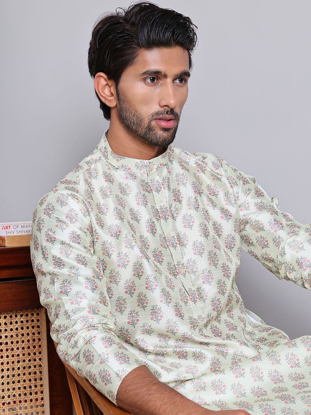 

Jompers Ethnic Motifs Printed Regular Silk Straight Kurta, Green