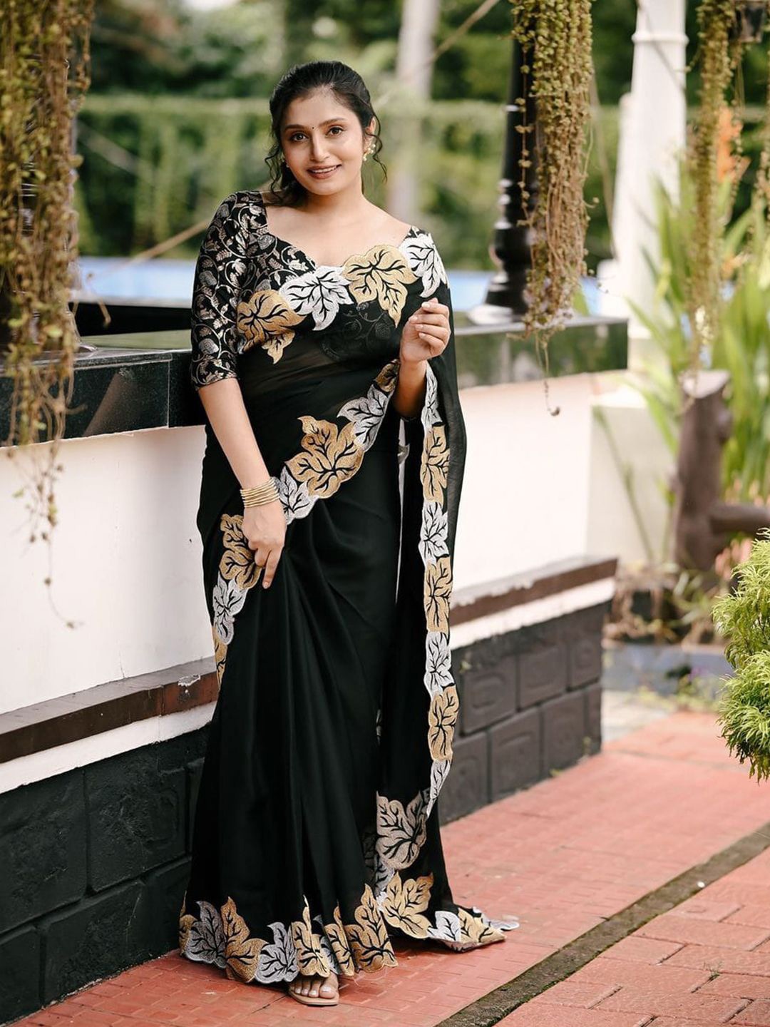 

Panzora Floral Embroidered Saree With Blouse Piece, Black