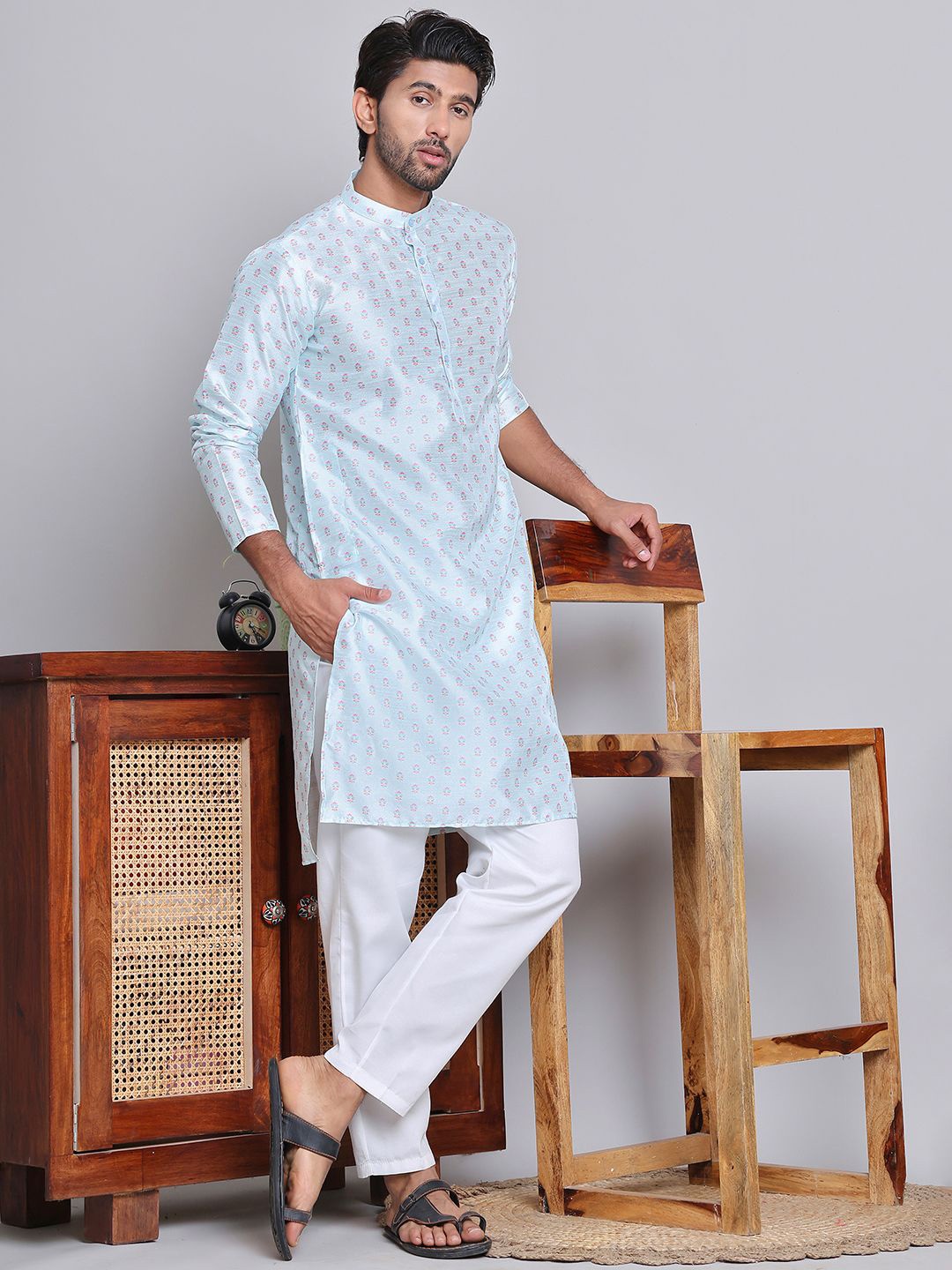 

Jompers Floral Printed Mandarin Collar Silk Cotton Straight Kurta with Pyjamas, Turquoise blue