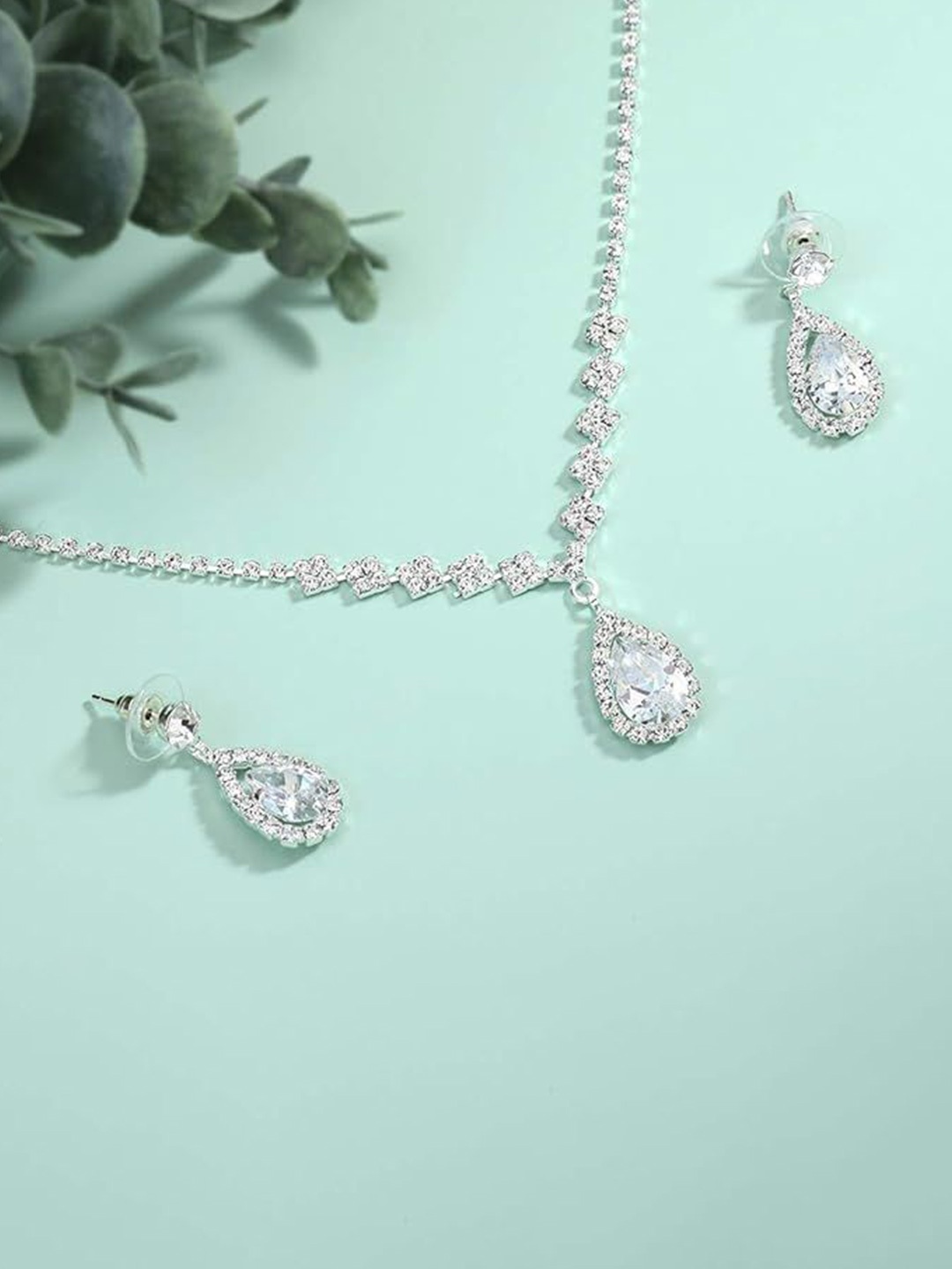 

DressBerry Silver-Plated Rhinestone-Studded Necklace and Earrings