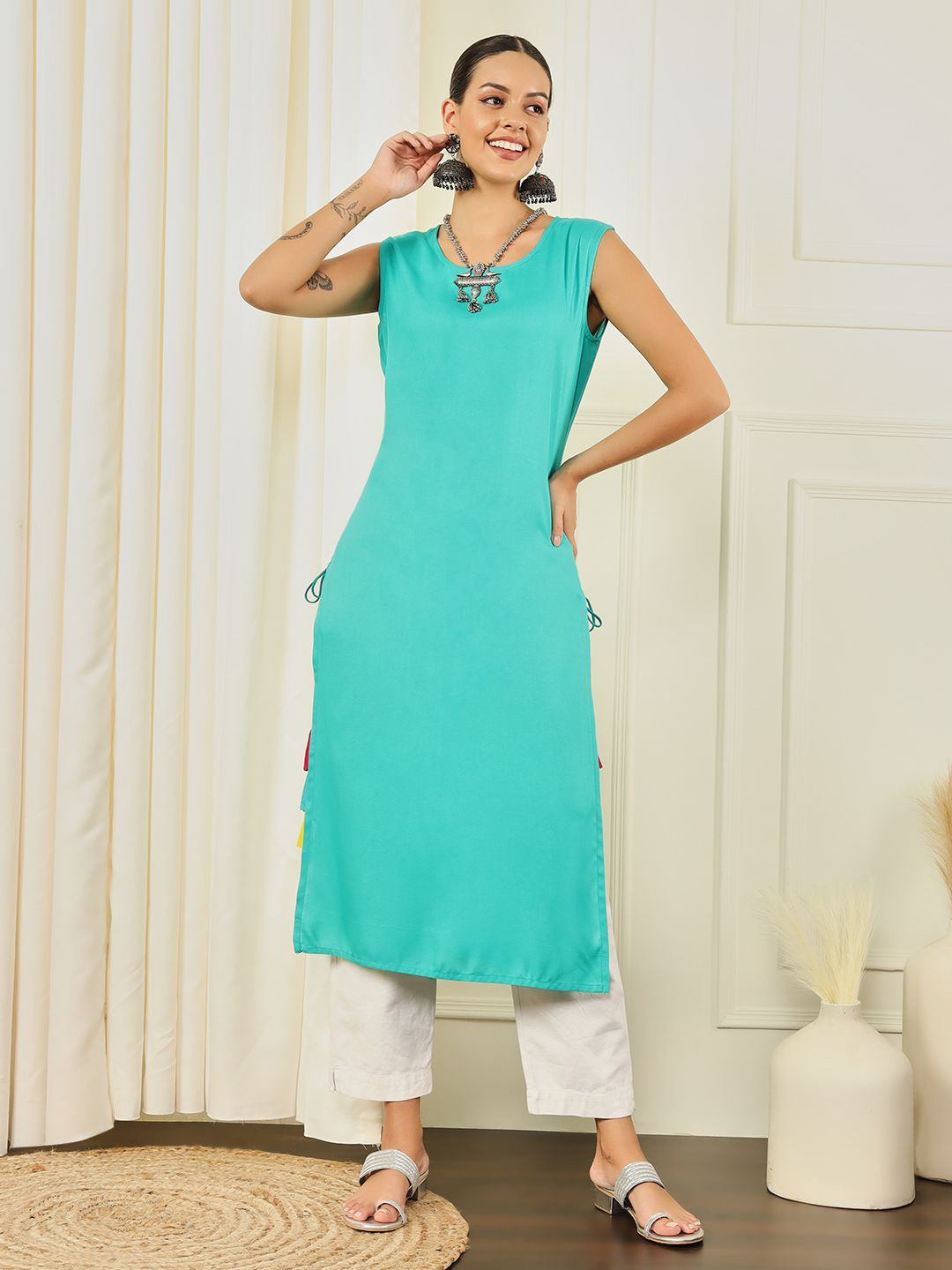 

Meeranshi Sleeveless Straight Kurta, Turquoise blue